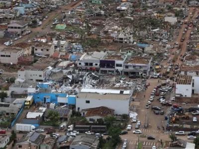 Tornado causa destruição em Rio Bonito do Iguaçu e deixa seis mortos no Paraná