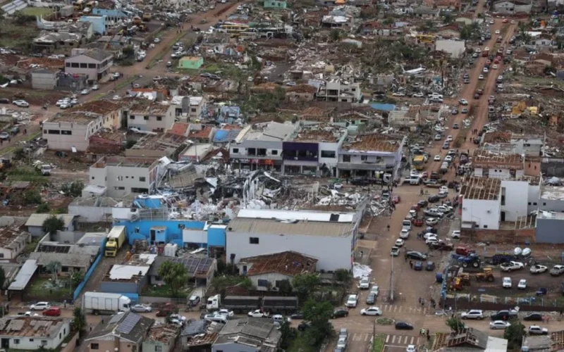 Tornado causa destruição em Rio Bonito do Iguaçu e deixa seis mortos no Paraná