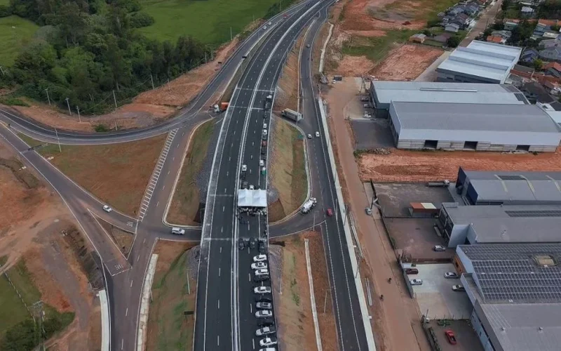 Rio Grande do Sul recebe mais de R$ 100 bilhões em investimentos privados, transformando a economia e infraestrutura do estado