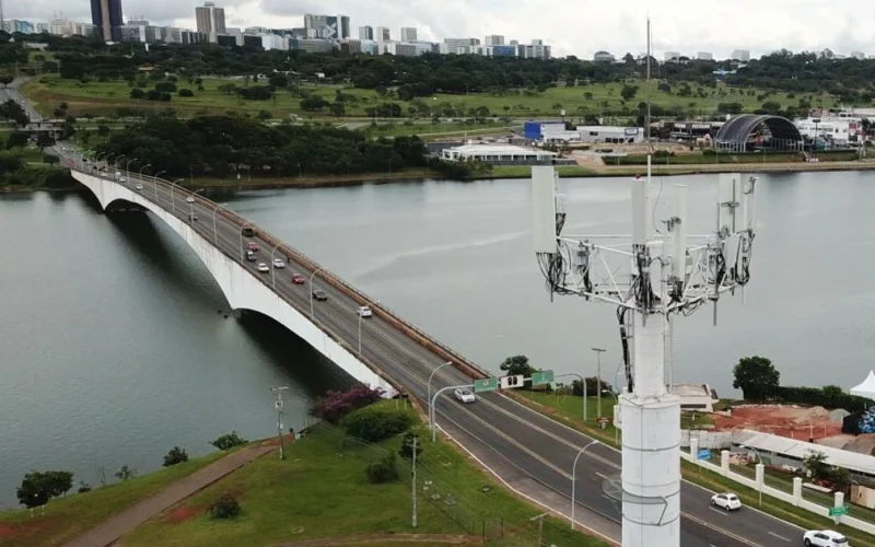 Sete capitais brasileiras, incluindo Curitiba e Porto Alegre, estão preparadas para a instalação do 5G com legislações adequadas para antenas