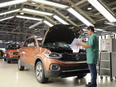 Produção industrial cresce no Rio Grande do Sul e em Santa Catarina, enquanto Paraná enfrenta queda significativa em setembro de 2025