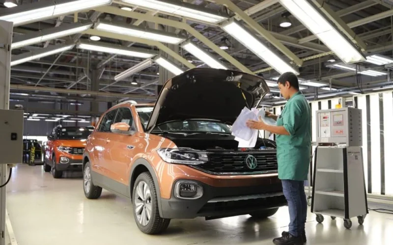 Produção industrial cresce no Rio Grande do Sul e em Santa Catarina, enquanto Paraná enfrenta queda significativa em setembro de 2025