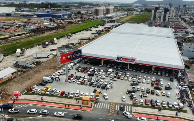 Grupo Koch inaugura 100ª loja em Itajaí, Santa Catarina, com expansão no varejo alimentar