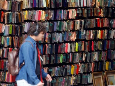 Intenção de Consumo das Famílias no Brasil cai 0,8% em outubro, refletindo cautela crescente dos consumidores