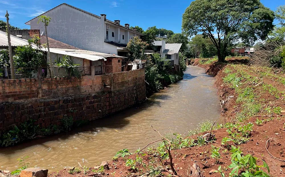 Verê avança em melhorias de infraestrutura urbana e rural com novos equipamentos e ações contra alagamentos Verê avança em melhorias de infraestrutura urbana e rural com novos equipamentos e ações contra alagamentos