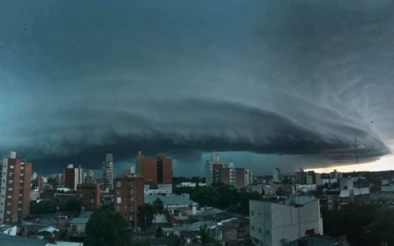 Ciclone extratropical provoca alerta de tempestades severas e riscos de granizo e tornados no Sul do Brasil