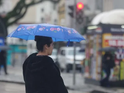 Volume de chuvas no Paraná pode chegar a 200 mm até domingo, com risco de tempestades e granizo em várias regiões