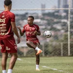 Vila Nova e Novorizontino duelam pela liderança da Série B em Goiânia; jogo será transmitido ao vivo