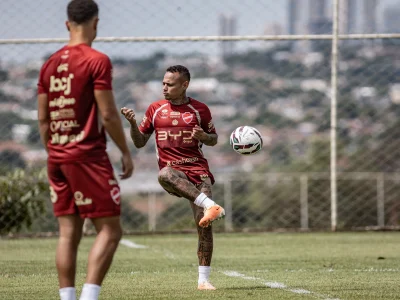Vila Nova e Novorizontino duelam pela liderança da Série B em Goiânia; jogo será transmitido ao vivo