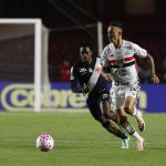 São Paulo vence Vasco pelo Brasileirão e sobe para 8º lugar, enquanto o time carioca se aproxima do Z4
