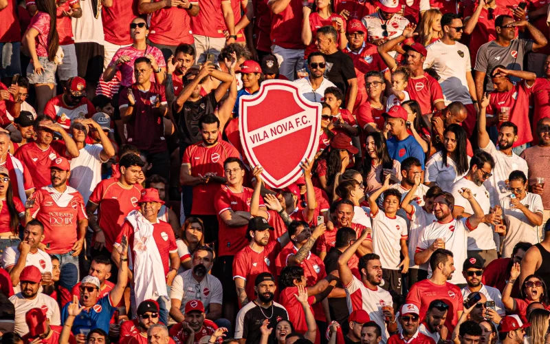 Torcida do Vila Nova esgota ingressos para duelo decisivo contra Juventude na Série B