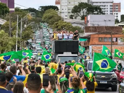 Carreata em Curitiba reúne Moro e governadores do Sul em apoio à candidatura de Flávio Bolsonaro