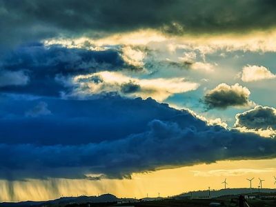 Chuva, queda de temperatura e alertas de tempestade marcam a sexta-feira na Região Sul do Brasil