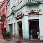 Curitiba se destaca como a capital brasileira do comércio de usados, com alta taxa de brechós e sebos por habitante