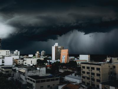 Chuva no Centro-Oeste e Sudeste afeta preços do milho e soja no Paraná