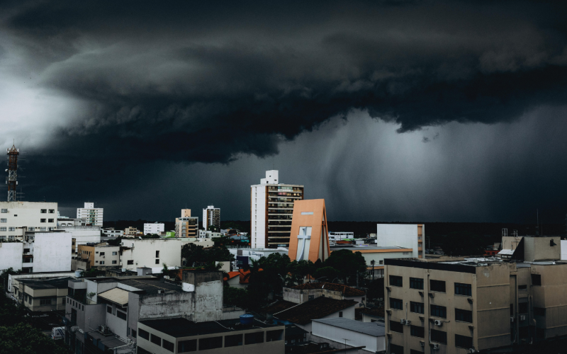 Chuva no Centro-Oeste e Sudeste afeta preços do milho e soja no Paraná
