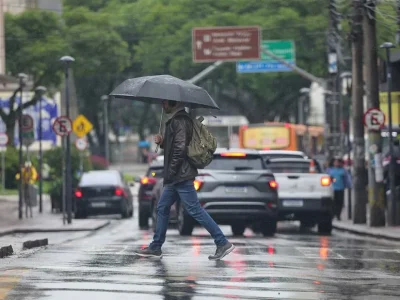 Chuvas volumosas devem retornar ao Paraná na quarta-feira, com risco de tempestades, segundo o Simepar