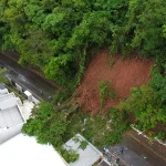Deslizamento na Rua Paula Freitas em Francisco Beltrão provoca interdição e busca por soluções de infraestrutura
