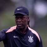 Seedorf é desfalque no Corinthians após não ser inscrito no BID a tempo para estrear contra o Vitória