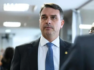 Flávio Bolsonaro classifica Brasil como “regime de exceção” em carta publicada do exterior