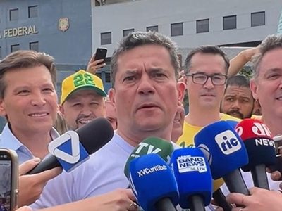 Moro critica Lula em ato em Curitiba e defende união dos estados do Sul em apoio a Flávio Bolsonaro