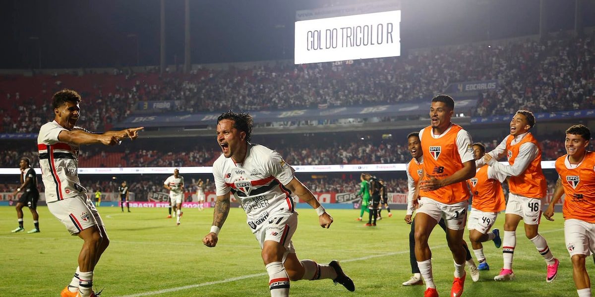 São Paulo vence Vasco por 1 a 0 e mantém viva a esperança de Libertadores no Brasileirão