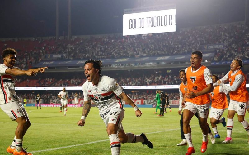 São Paulo vence Vasco por 1 a 0 e mantém viva a esperança de Libertadores no Brasileirão