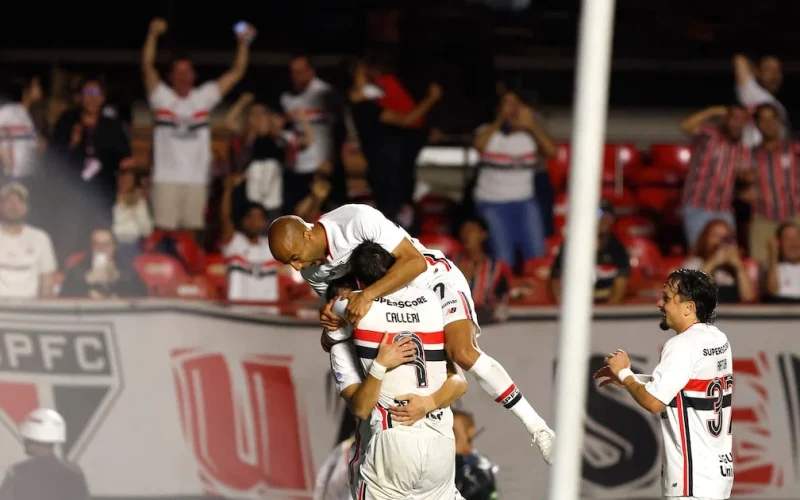 Vitória do São Paulo sobre o Vitória com dois gols de Calleri e o retorno decisivo de Lucas Moura