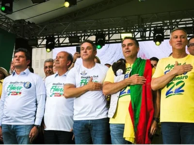 Moro afirma em Porto Alegre que Brasil precisa de um presidente que valorize o Sul durante ato de apoio a Flávio Bolsonaro
