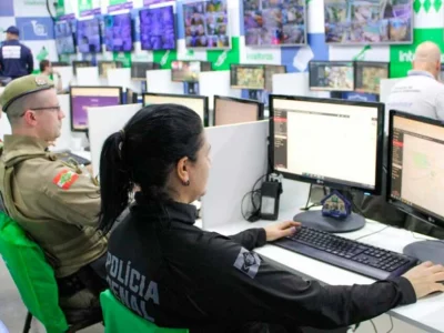 Polícia Penal de SC monitora 64 pessoas durante Oktoberfest em Blumenau e cumpre mandados de prisão