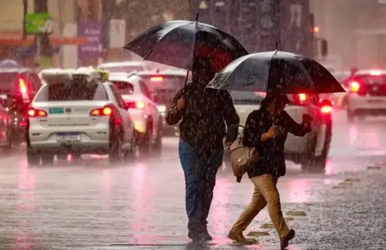 Rio Grande do Sul recebe alerta laranja para tempestade com risco de granizo e ventos fortes nesta sexta-feira