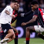 Corinthians empata com o Vitória em casa e se mantém na luta contra o rebaixamento no Brasileirão