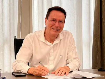 Prefeito de Francisco Beltrão, Antonio Pedron, anuncia apoio a Flávio Bolsonaro nas eleições presidenciais