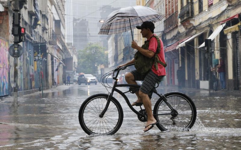 Feriado de Finados terá chuvas e sol em diferentes regiões do Sul; confira a previsão do tempo