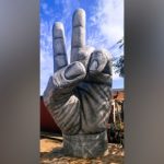 Escultura de mão gigante pode se tornar monumento fixo em Campo Grande, simbolizando união entre motociclistas