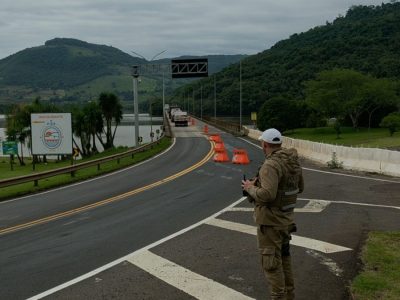 Trânsito na Ponte do Goio-Ên entre SC e RS em meia pista após vistoria apontar desgaste na estrutura