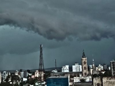 Nova frente fria deve trazer chuvarada de até 115 mm ao Sul até sexta-feira