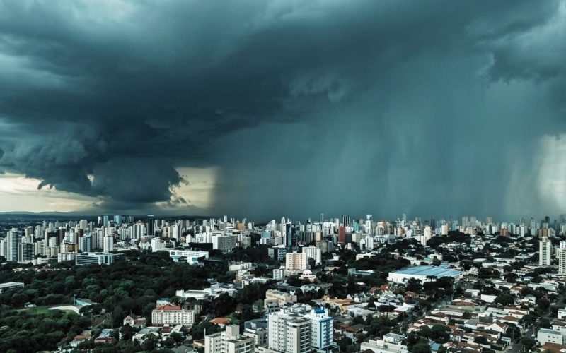 Novo ciclone traz previsão de ventos de até 100 km/h e chuva intensa no Sul com acumulados de até 300 mm