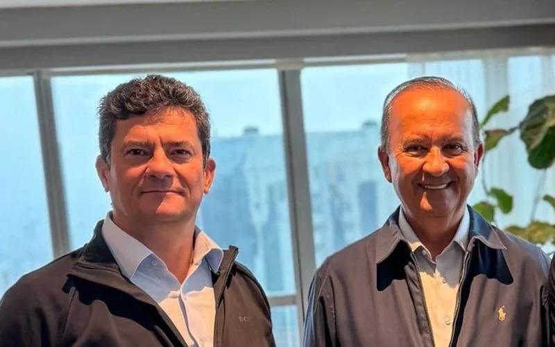 Moro e Jorginho Mello promovem ato em Porto Alegre e defendem Flávio Bolsonaro para a presidência, mirando na "aposentadoria definitiva" de Lula