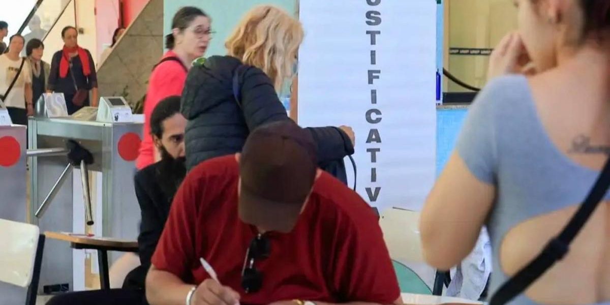 Abstenção cai em 18 estados e Paraná lidera redução no segundo turno das eleições de 2026