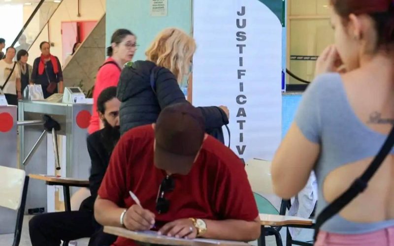 Abstenção cai em 18 estados e Paraná lidera redução no segundo turno das eleições de 2026