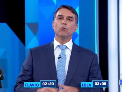 Flávio Bolsonaro destaca apoio a Santa Catarina e investimentos em rodovias federais do Sul durante debate presidencial