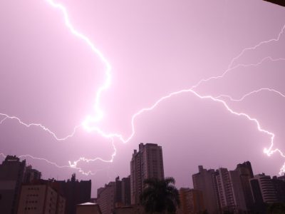 Temporais são esperados no Norte e Noroeste do Paraná; Inmet emite alerta para chuvas intensas