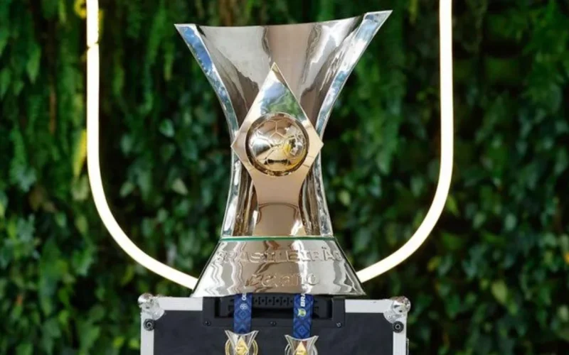 Três clássicos marcam a 30ª rodada do Campeonato Brasileiro neste domingo com duelos decisivos para Flamengo, Fluminense, Grêmio, Internacional, Palmeiras e Corinthians