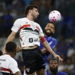 Calleri critica desempenho do São Paulo em derrota para o Cruzeiro e pede melhorias antes de confronto com o Vitória
