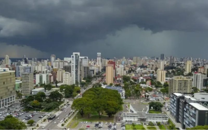 Inmet emite alerta para tempestades e chuvas isoladas no Sul do Brasil nesta quarta-feira