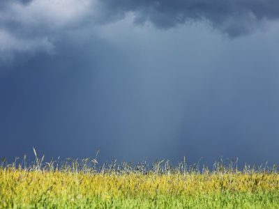 Frente fria e ciclone extratropical provocam previsão de temporais no Sul do Brasil neste fim de semana