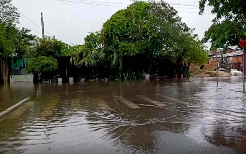 Temporal persiste no Sul com aviso laranja para tempestades em partes do Paraná, Santa Catarina e norte do Rio Grande do Sul