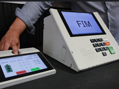 TSE substitui 1.351 urnas eletrônicas até as 15h30 durante as eleições de 2026